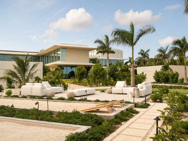  The Reserve at Grace Bay by Beach Enclave Recognized in Robb Report’s 2025 Best of the Best: World’s Best New Villas 