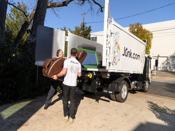  JUNK.COM EXPERTS SHARE DECLUTTERING TIPS TO CELEBRATE INDEPENDENCE DAY WITH A CLEAN SLATE 