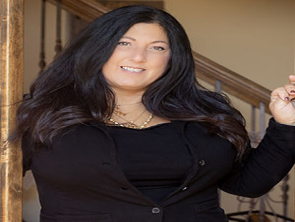 AMY HITCHINSON SELECTED AS TOP FOUNDER & CEO OF THE YEAR BY IAOTP