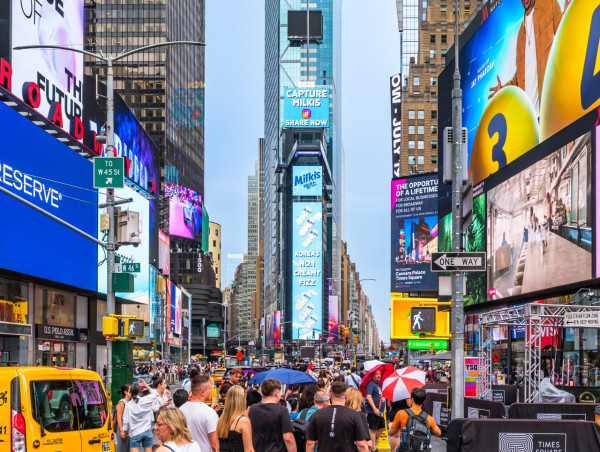 bb.q Chicken and Milkis Deliver a Bold Taste of K-Food in Times Square