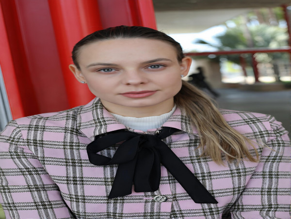  Daryna Kulich Shines in Hollywood While Honoring Her Ukrainian Roots 