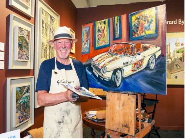  Irish Artist Gerard Byrne Captivates Crowd at Hamptons Fine Art Fair with Live Painting Performance 