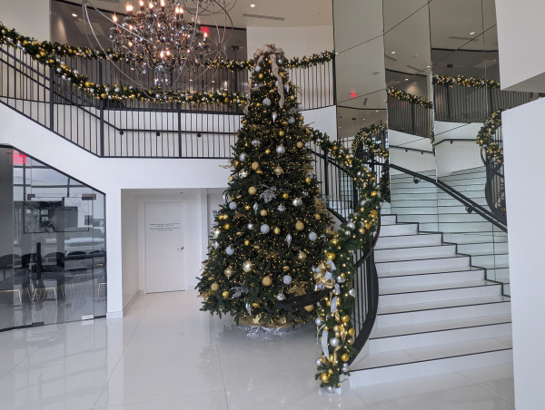  Margie Mae’s Holiday Decor Launches Dedicated Interior Decor Division, Led by Leah Schweizer & Maritza Hernandez 
