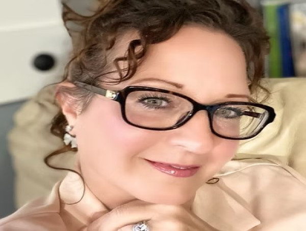 Dawn Renee Darnell Selected for The Empowered Woman Award by IAOTP