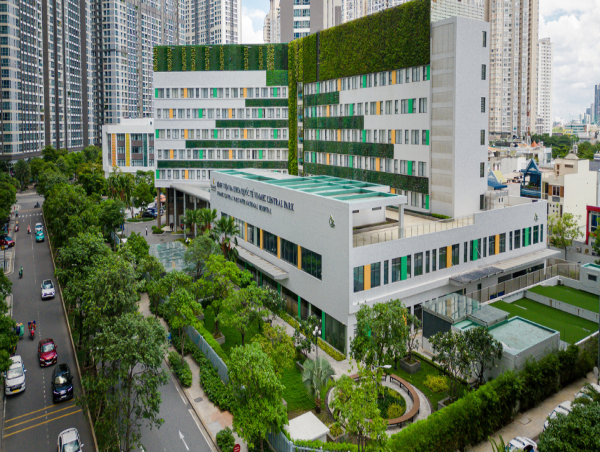  Vinmec Central Park Performs Vietnam’s First Pediatric SEEG with AutoGuide Robot 