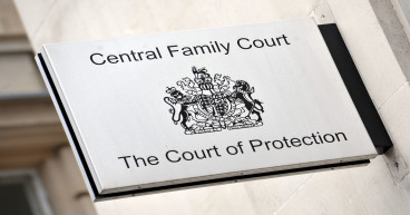  Woman with mental health difficulties gives birth after judge approves C-section 