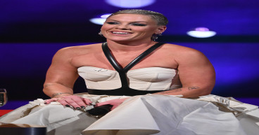 Fourth number one album for P!nk puts her at same level as Adele and Beyonce