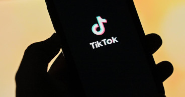 Qld to ban TikTok on govt devices, MPs keep accounts