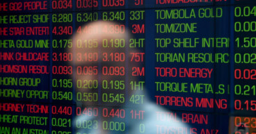 Australian shares close higher for three straight weeks