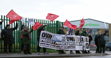 Health workers announce fresh strikes in pay row