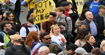 Footage appears to show Republican protesters being arrested ahead of coronation