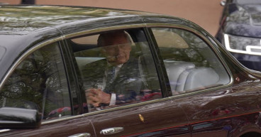 Live: King and Queen leave Palace for procession to Westminster Abbey