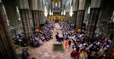 King and Queen arrive at Westminster Abbey for start of coronation