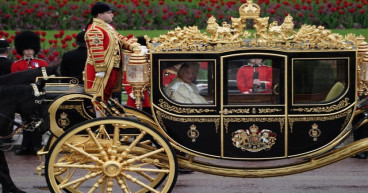 Live: King makes history with public prayer during coronation ceremony