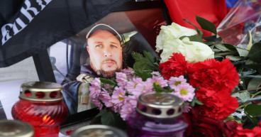  Pro-Kremlin novelist injured as car explodes in Russia 