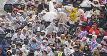  Britons told to don raincoats and expect puddles amid damp coronation weather 