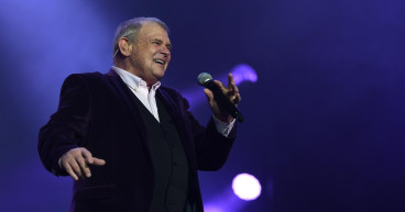 John Farnham recovering after chest infection scare