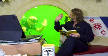 Professor sets record for living underwater