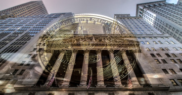 Bitcoin correlation with S&P 500 dipping but remains high