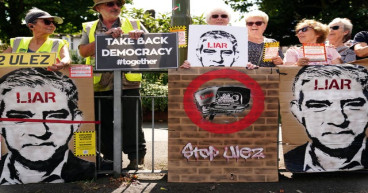 Ulez protest featuring tractors and three-wheel car brings traffic to standstill