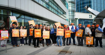  Ministers urged to enter Acas talks with consultants 