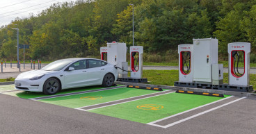 TSLY ETF vs TSLA: Which is the better stock to buy?