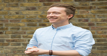 CEO Olly Richards Encourages Language Learners to Seize the Opportunity for Travel Amidst Dropping Flight Prices in 2024