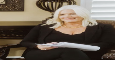  Navigating Life with Jonette Dyer Life Coaching: The Intersection of Coaching and Therapy 