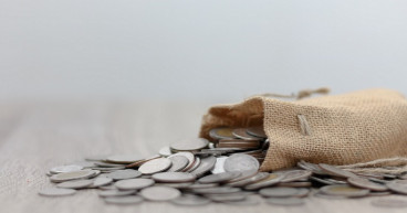 Friend.tech whale triggers token plunge, users struggle amid airdrop chaos