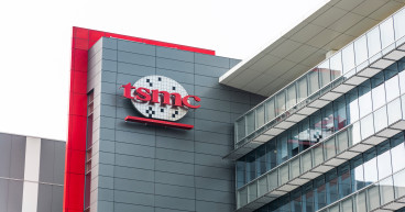  Taiwan Semiconductor April sales rise 60% y-o-y: should you buy the stock? 