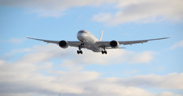 Billionaire hedge fund manager buys Boeing stock dip: should you?