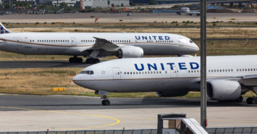 As American Airlines cuts guidance, United Airlines stock is a buy