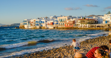 Turkish tourists flock to Greece amid skyrocketing inflation at home