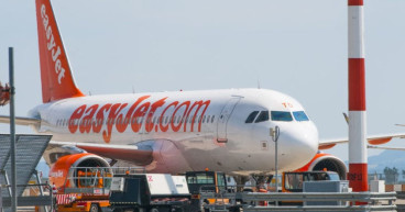 Here’s why the EasyJet and IAG share prices are sinking