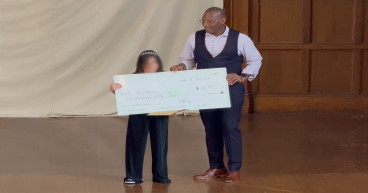 Vernon Hill Elementary Students Receive Prizes for Graduating a Financial Literacy Program Thanks to Ellis Cropper