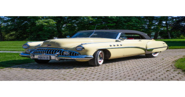 A '49 Buick Roadmaster 76C convertible and a '48 Chrysler Town & Country woodie convertible will be auctioned Sept. 7-8