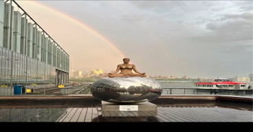 Feuerman’s Monumental Swimmers at the Seaport