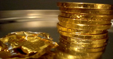 Gold continues to hit fresh record highs; is a market correction looming?