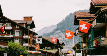 USD/CHF analysis: forms bearish pattern ahead of SNB, FOMC