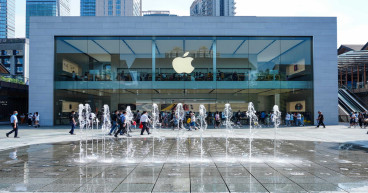 Apple’s market cap loss nears $640B as tariff fears mount; Jim Cramer urges investors not to panic sell
