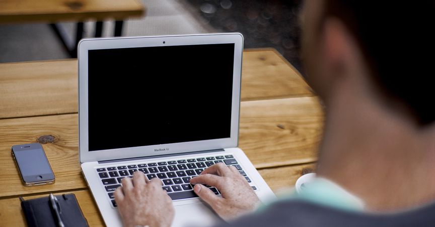  Job Ads Fall to Nearly 4-Year Low Amidst Rising Job Vacancies 