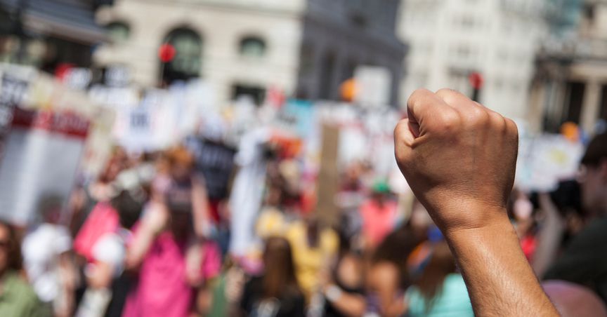  Anti-lockdown protests turn violent in Australia; scores arrested 
