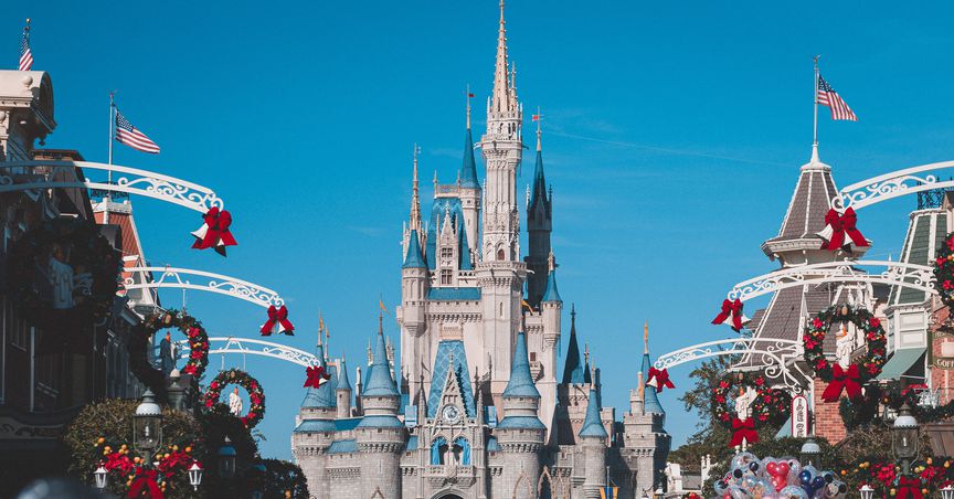  Disney (DIS) stock surges 6% after dwarfing Netflix (NFLX) subscription 
