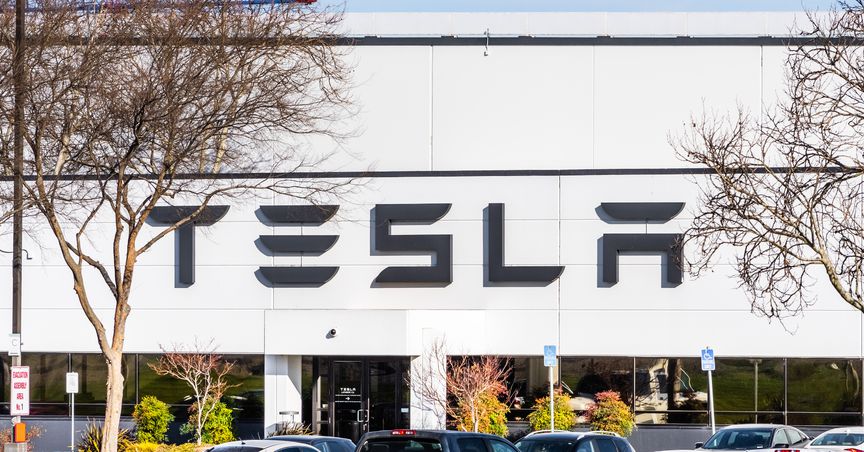  Elon Musk’s Twitter deal sets off worst fall in Tesla (TSLA) stocks 