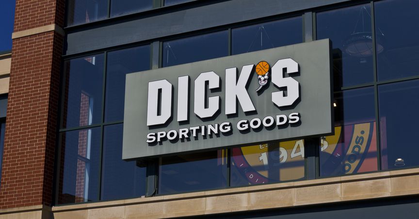  Dick’s Sporting Goods Inc (DKS) cuts earnings guidance after sales dip 