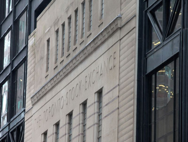 Toronto blue chips hit over 5-month high on tech, materials boost