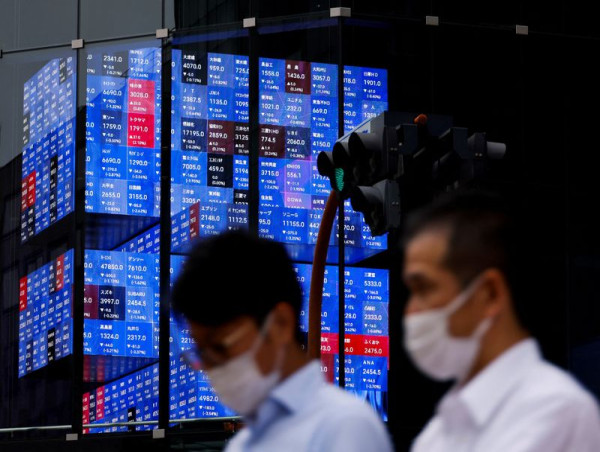 Asian shares fall ahead of U.S. payrolls data, dollar nurses losses