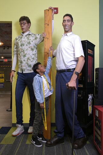 World's Tallest Man Visits Ripley's Believe It or Not - Kalkine Australian