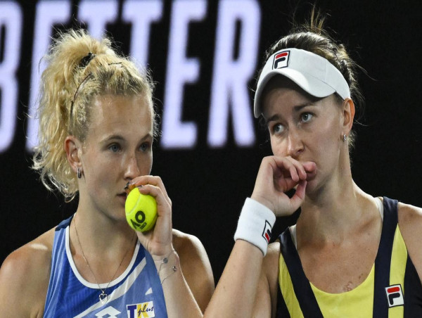  Czech mates defend AO doubles title 