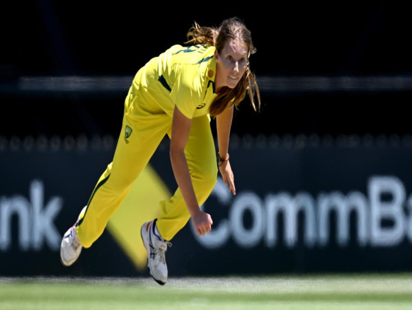  Bowlers earn Australia warm-up win after batting lapses 